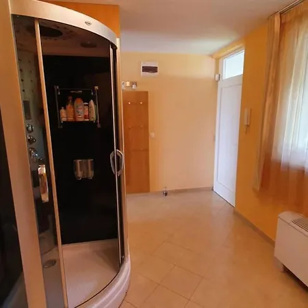 Apartment Igenyes 4 Fos Koezvetlen A Strandnal Csopak